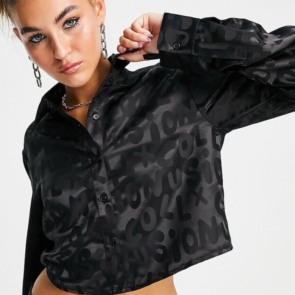 Collusion Cropped Branded Jacquard Satin Shirt In Black